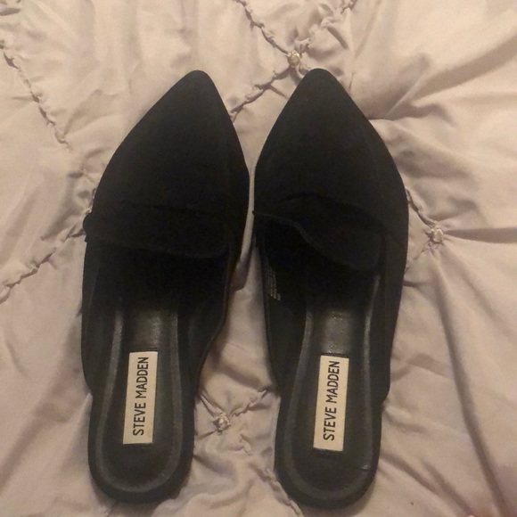 Steven Madden Slides black Suede run about 1/2 size sm I worn 9 in these - Picture 1 of 6